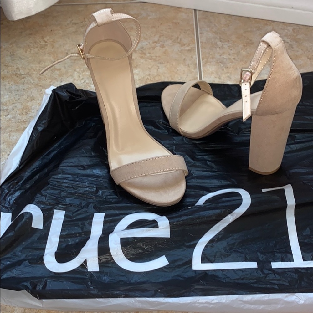 1 Strap Classic Heel